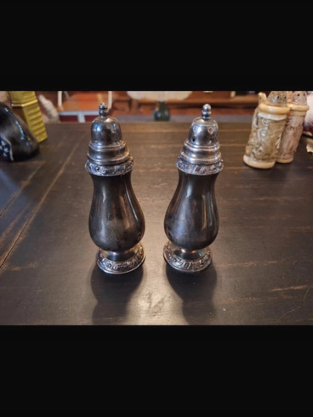 Oneida Henley Silver Plated Salt and Pepper Shakers